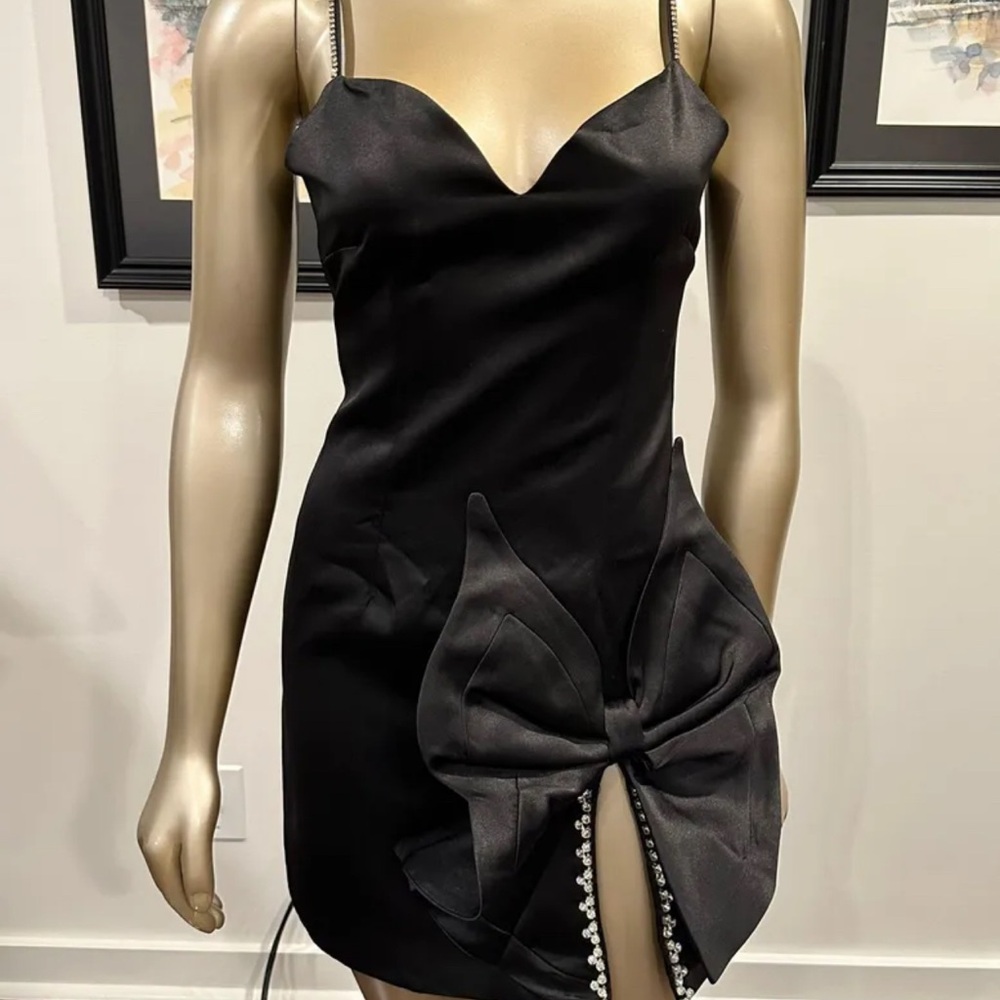 Elegant Black Dress with Bow Detail